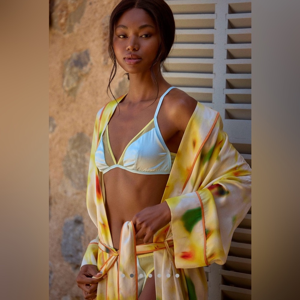 Colorful Floral Robe - Picture 4 of 4
